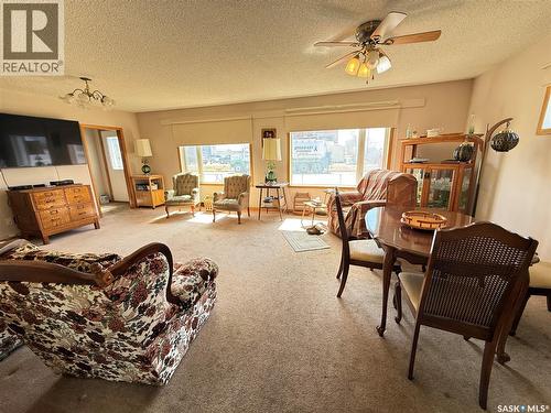 737 Third Street, Estevan, SK - Indoor Photo Showing Living Room