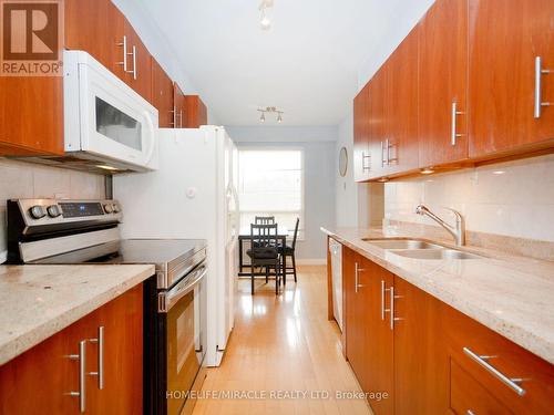 2335 Council Ring Road, Mississauga, ON - Indoor Photo Showing Kitchen With Double Sink