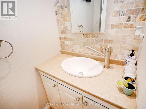 2335 Council Ring Road, Mississauga, ON - Indoor Photo Showing Bathroom