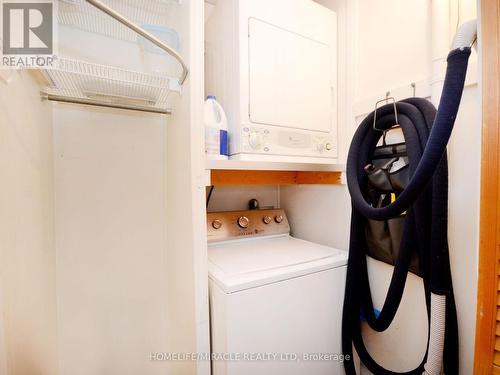 2335 Council Ring Road, Mississauga, ON - Indoor Photo Showing Laundry Room