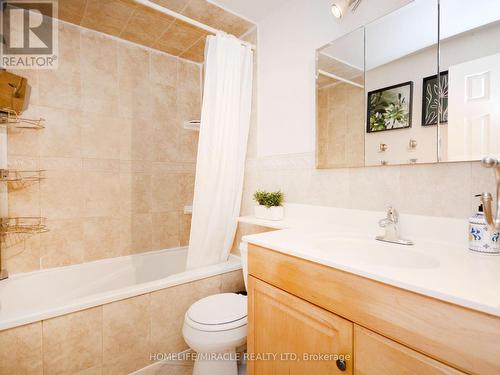 2335 Council Ring Road, Mississauga, ON - Indoor Photo Showing Bathroom