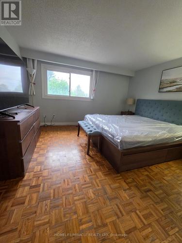 2335 Council Ring Road, Mississauga, ON - Indoor Photo Showing Bedroom