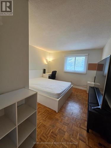 2335 Council Ring Road, Mississauga, ON - Indoor Photo Showing Bedroom