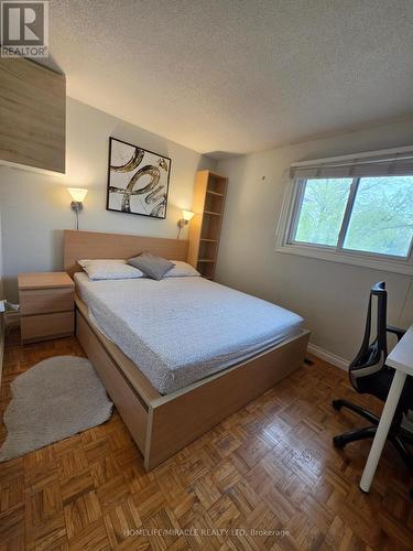2335 Council Ring Road, Mississauga, ON - Indoor Photo Showing Bedroom