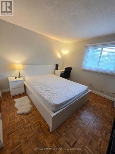 2335 Council Ring Road, Mississauga, ON - Indoor Photo Showing Bedroom