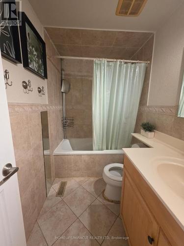 2335 Council Ring Road, Mississauga, ON - Indoor Photo Showing Bathroom