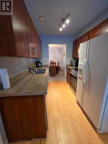 2335 Council Ring Road, Mississauga, ON - Indoor Photo Showing Kitchen With Double Sink