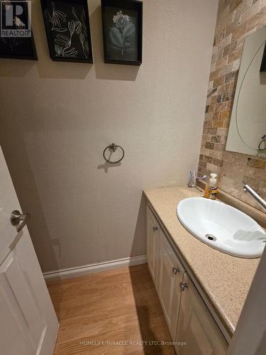 2335 Council Ring Road, Mississauga, ON - Indoor Photo Showing Bathroom