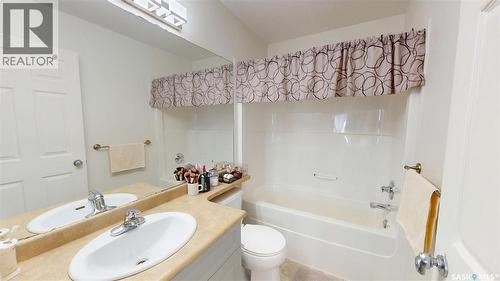 747 Rutherford Lane, Saskatoon, SK - Indoor Photo Showing Bathroom