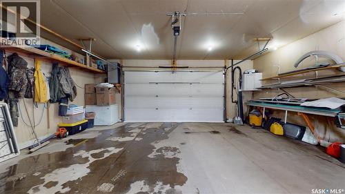 747 Rutherford Lane, Saskatoon, SK - Indoor Photo Showing Garage