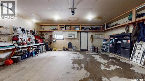 747 Rutherford Lane, Saskatoon, SK - Indoor Photo Showing Garage