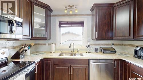747 Rutherford Lane, Saskatoon, SK - Indoor Photo Showing Kitchen With Double Sink With Upgraded Kitchen