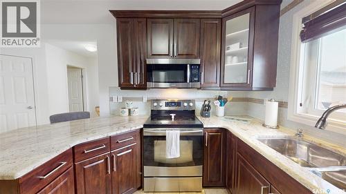 747 Rutherford Lane, Saskatoon, SK - Indoor Photo Showing Kitchen