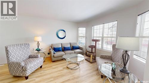747 Rutherford Lane, Saskatoon, SK - Indoor Photo Showing Living Room