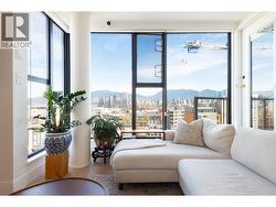 1101 1633 W 8TH AVENUE  Vancouver, BC V6J 5H7