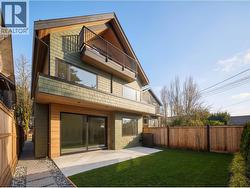 2 2755 W 11TH AVENUE  Vancouver, BC V6K 2L8