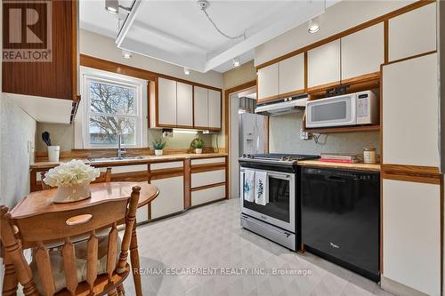 257 Queensdale Avenue E, Hamilton, ON - Indoor Photo Showing Kitchen