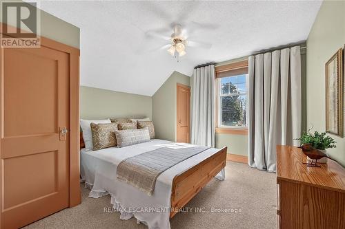 257 Queensdale Avenue E, Hamilton, ON - Indoor Photo Showing Bedroom