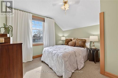 257 Queensdale Avenue E, Hamilton, ON - Indoor Photo Showing Bedroom