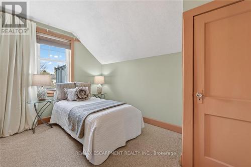 257 Queensdale Avenue E, Hamilton, ON - Indoor Photo Showing Bedroom