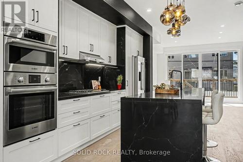 826 Alpine Avenue, Ottawa, ON - Indoor Photo Showing Kitchen With Upgraded Kitchen