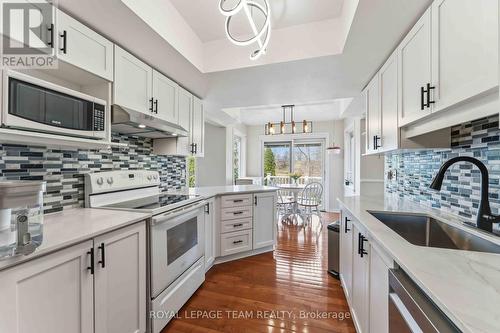 86 Sai Crescent, Ottawa, ON - Indoor Photo Showing Kitchen With Upgraded Kitchen