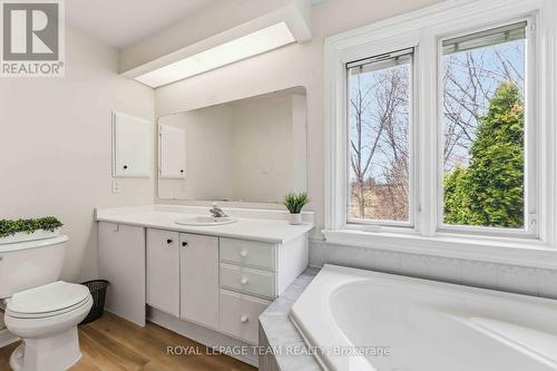 86 Sai Crescent, Ottawa, ON - Indoor Photo Showing Bathroom