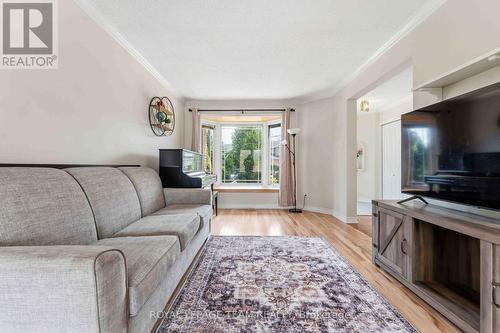 86 Sai Crescent, Ottawa, ON - Indoor Photo Showing Living Room
