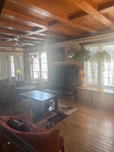 Salon - 164 Ch. Du Lac-Noir, Saint-Jean-De-Matha, QC - Indoor Photo Showing Other Room