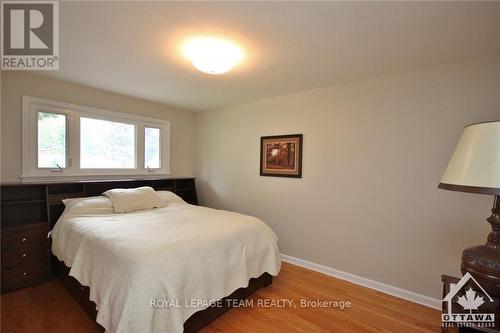 1805 Forman Avenue, Ottawa, ON - Indoor Photo Showing Bedroom