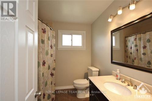 1805 Forman Avenue, Ottawa, ON - Indoor Photo Showing Bathroom
