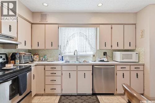 232 Dalhousie Crescent, Saskatoon, SK - Indoor Photo Showing Kitchen With Double Sink