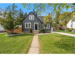 542 CHARLESWORTH Drive Sarnia, ON N7V 2R4