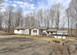 6 Rue des Pivoines  Oka, QC J0N 1E0