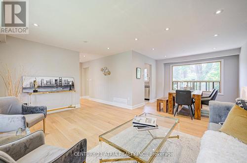 190 Romfield Circuit, Markham, ON - Indoor Photo Showing Living Room