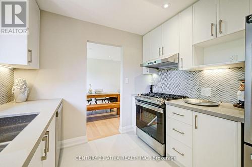 190 Romfield Circuit, Markham, ON - Indoor Photo Showing Kitchen With Upgraded Kitchen