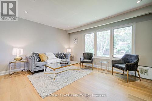 190 Romfield Circuit, Markham, ON - Indoor Photo Showing Living Room