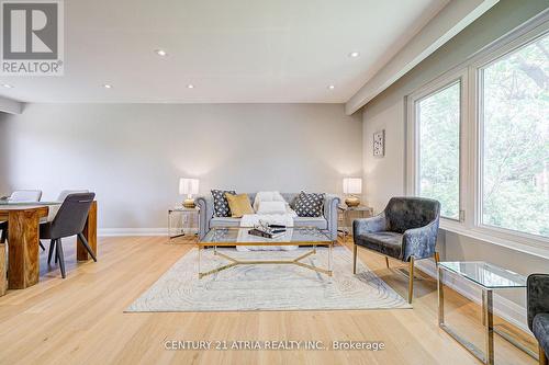190 Romfield Circuit, Markham, ON - Indoor Photo Showing Living Room