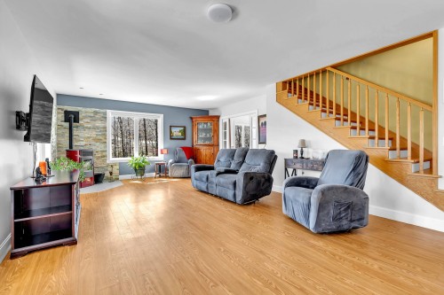 Salon - 35 Rue Des Érables, Saint-Sixte, QC - Indoor Photo Showing Living Room