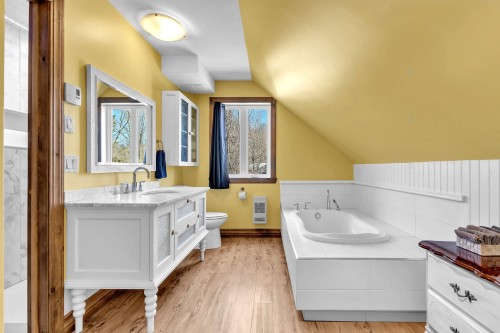Salle de bains attenante à la CCP - 35 Rue Des Érables, Saint-Sixte, QC - Indoor Photo Showing Bathroom