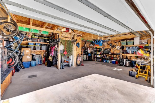 Garage - 35 Rue Des Érables, Saint-Sixte, QC - Indoor Photo Showing Garage