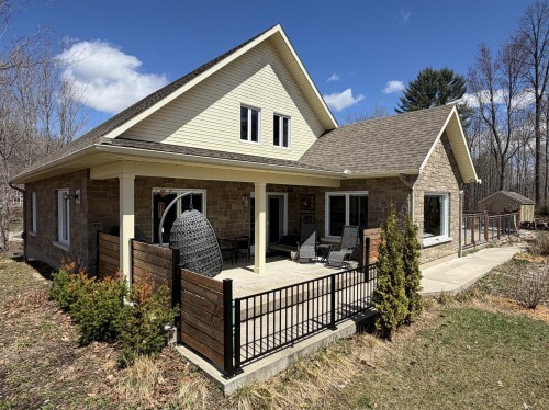 Véranda - 35 Rue Des Érables, Saint-Sixte, QC - Outdoor With Deck Patio Veranda