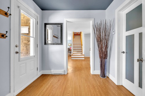 Hall d'entrée/Vestibule - 35 Rue Des Érables, Saint-Sixte, QC - Indoor Photo Showing Other Room