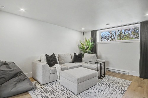 Salle familiale - 2582 Ch. Bellerive, Carignan, QC - Indoor Photo Showing Living Room
