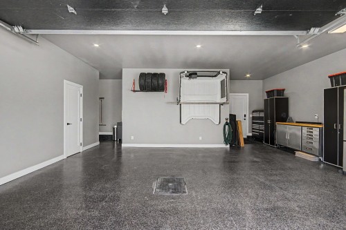 Garage - 2582 Ch. Bellerive, Carignan, QC - Indoor Photo Showing Garage