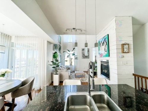 Vue d'ensemble - 3454 Rue Des Francs-Bourgeois, Boisbriand, QC - Indoor With Fireplace