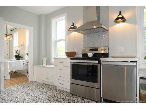 18 Shore St, Fredericton, NB 