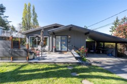 1002 Karen Cres Saanich, BC V8X 3C6