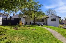 3039 Balfour Ave Victoria, BC V9A 1R7