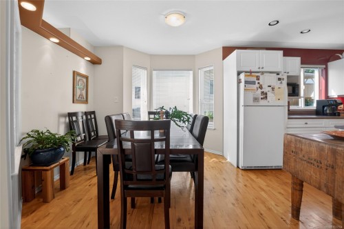 8126 Musgrave St, Crofton, BC 